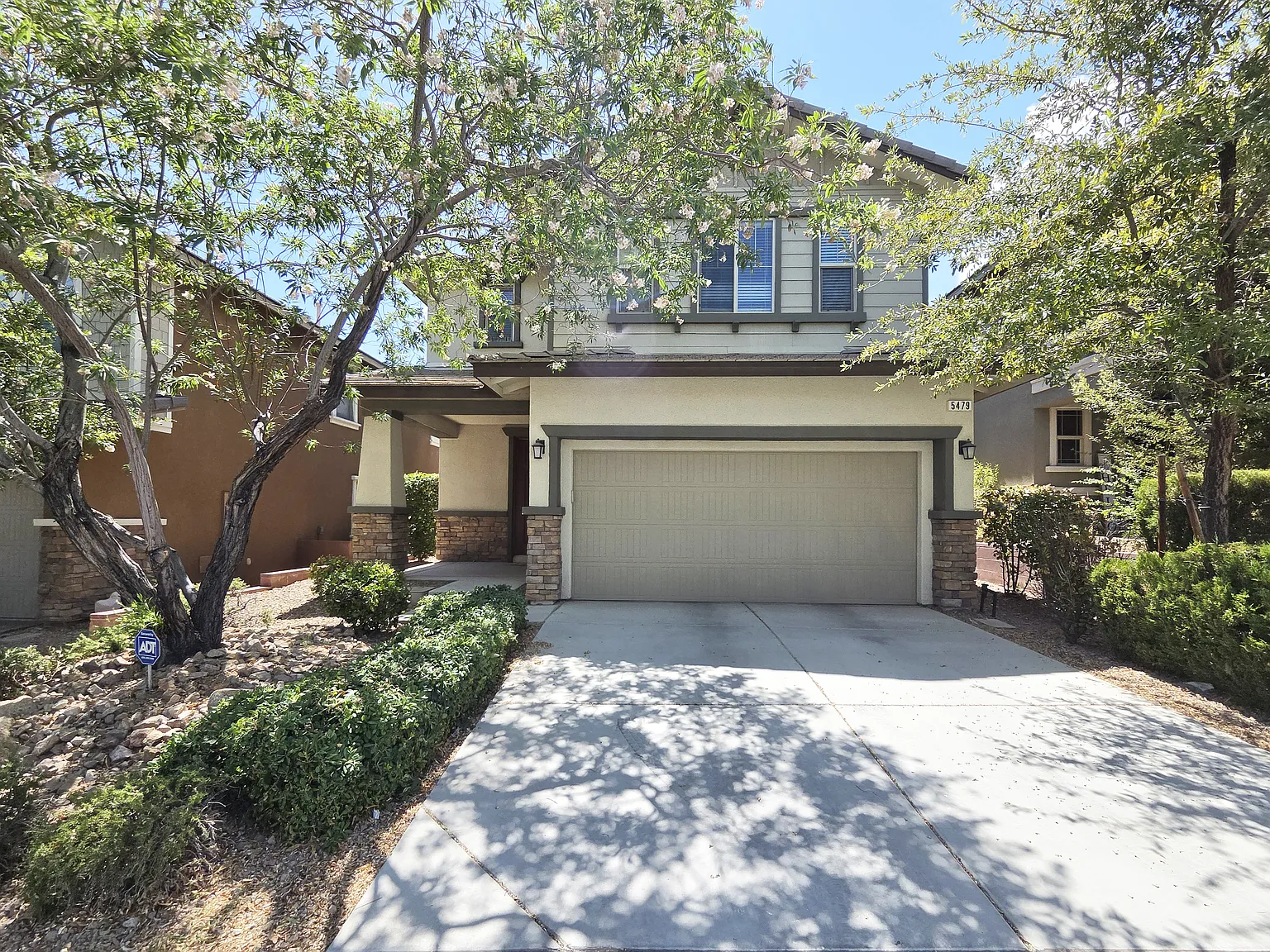 3 bed, 2.5 bath, 1866 sqft, $2,495 — Photo 1