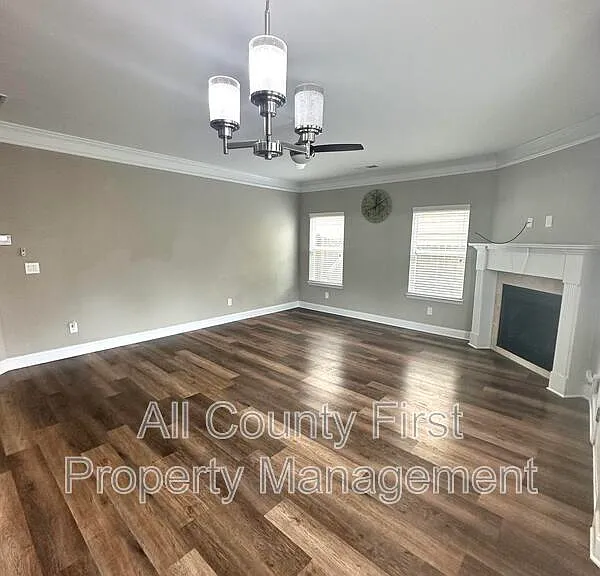 553 Sprayberry Dr — Photo 4