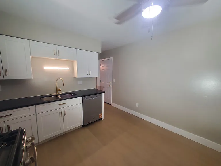 961 S Waverly St #961 — Photo 8