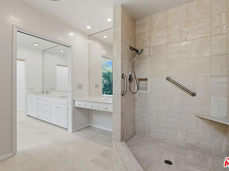 510 Toyopa Dr — Photo 19