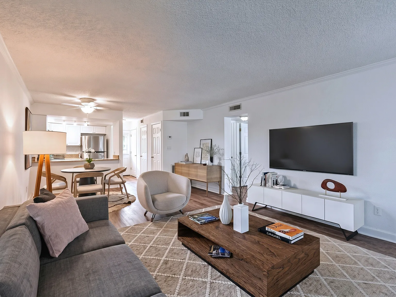 2 bed, 1020 sqft, $1,850 — Photo 2
