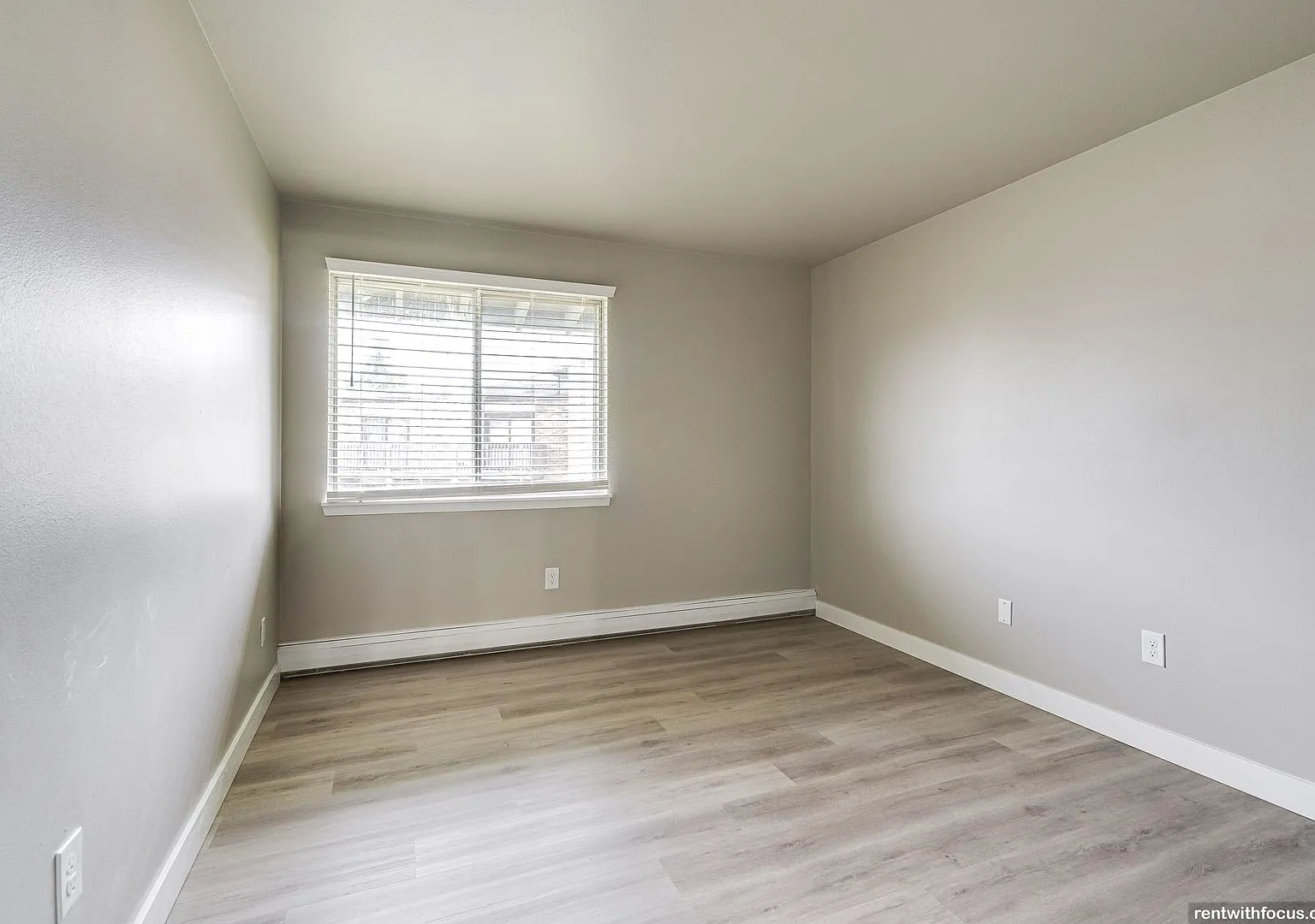 Maple Crest Apartments (Calumet Grove) — Photo 3
