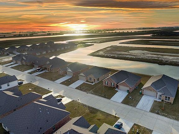 5th image of 912 Lakeshore Vlg