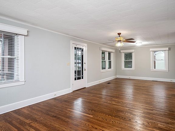Dining room off living room