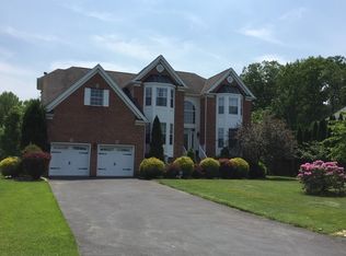 33 Pierce Rd, East Windsor, NJ 08520