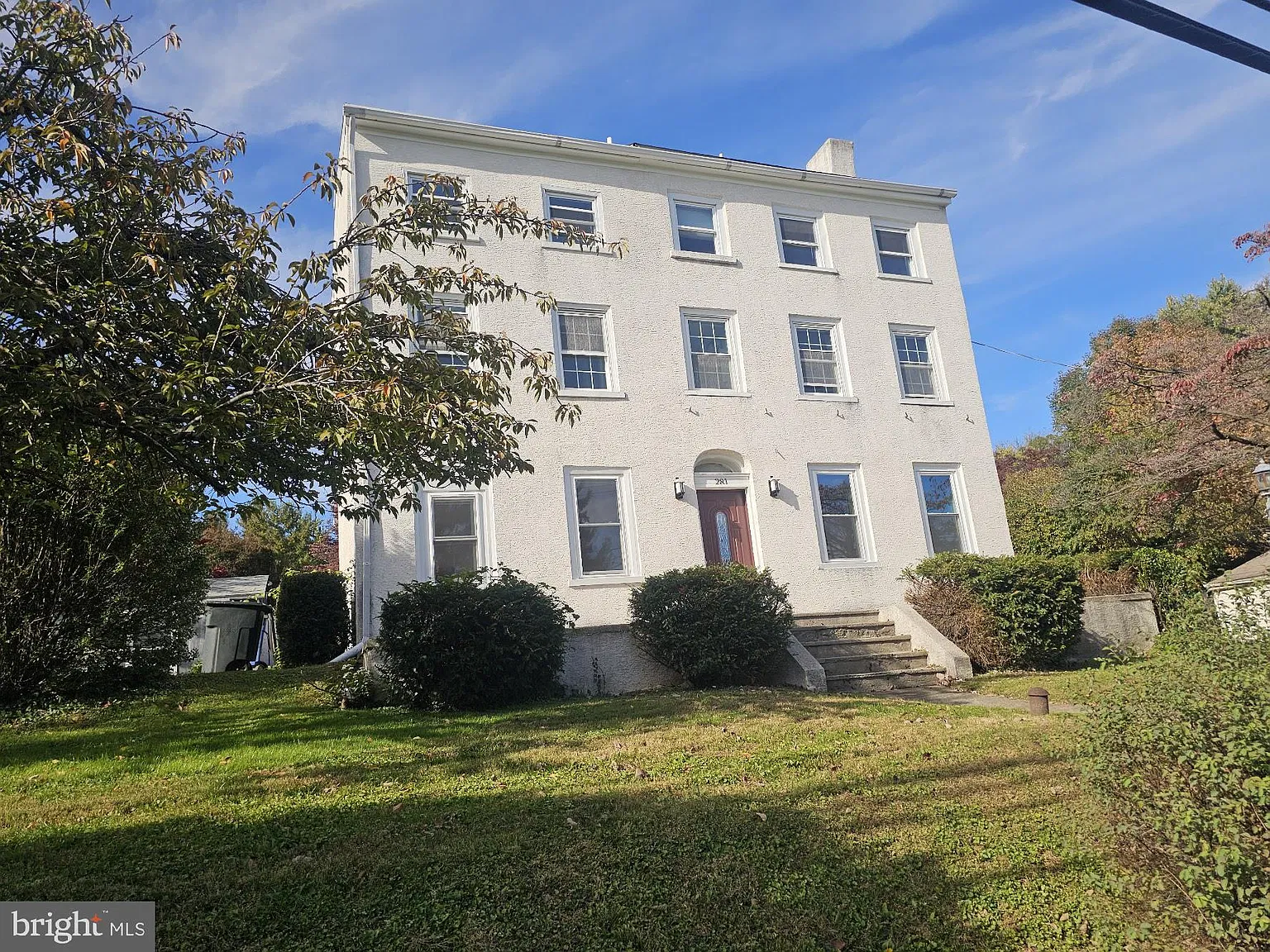 6 bed, 2.0 bath, 2664 sqft, $4,500 — Photo 1