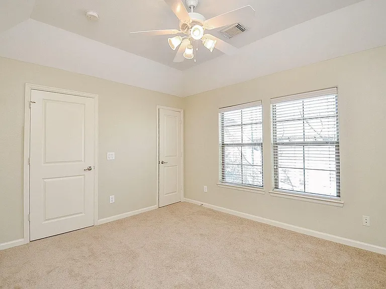222 Knox St #F — Photo 33