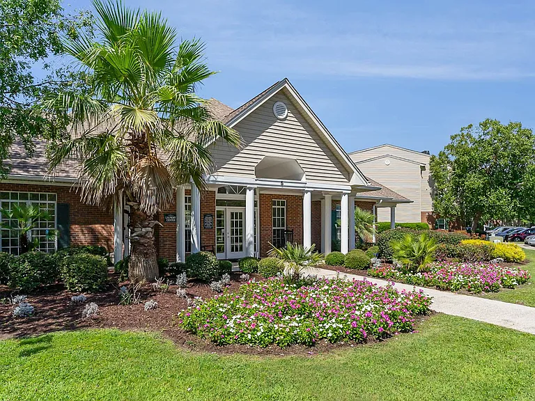 Litchfield Oaks Apartments — Photo 36