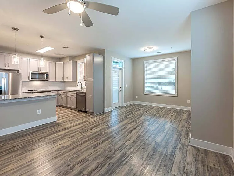 Foxwood Apartments — Photo 116