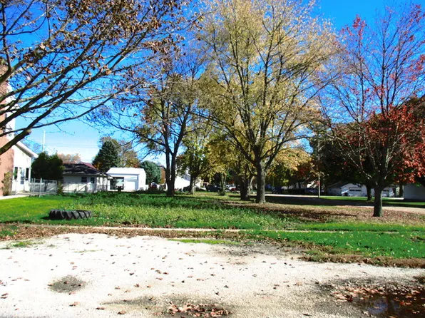 328 S State St, Gibson City, IL 60936