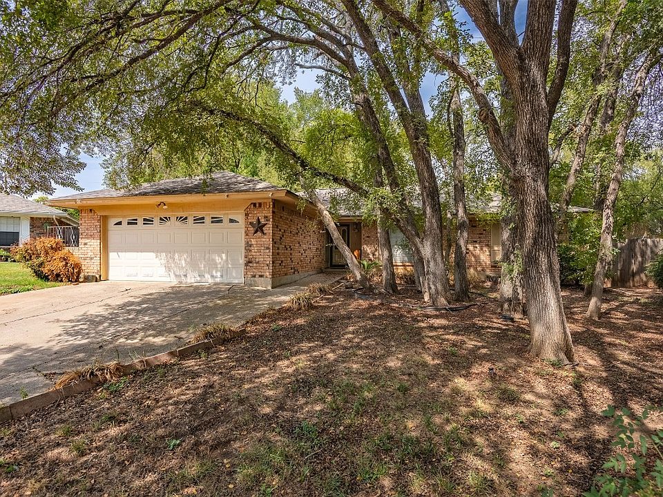 1st image of 2703 Trail Oak Ct