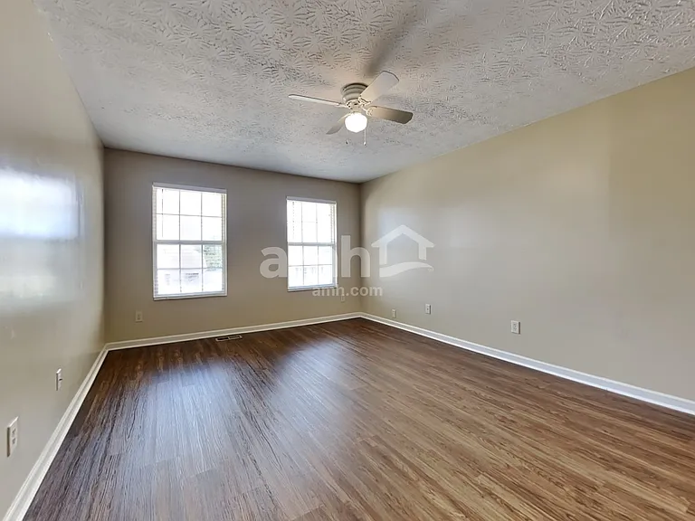 7011 Medford Ct — Photo 11