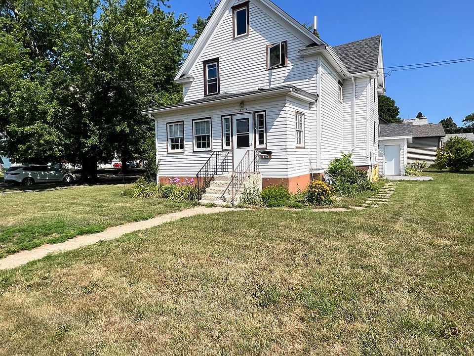 1st image of 304 E 4th St