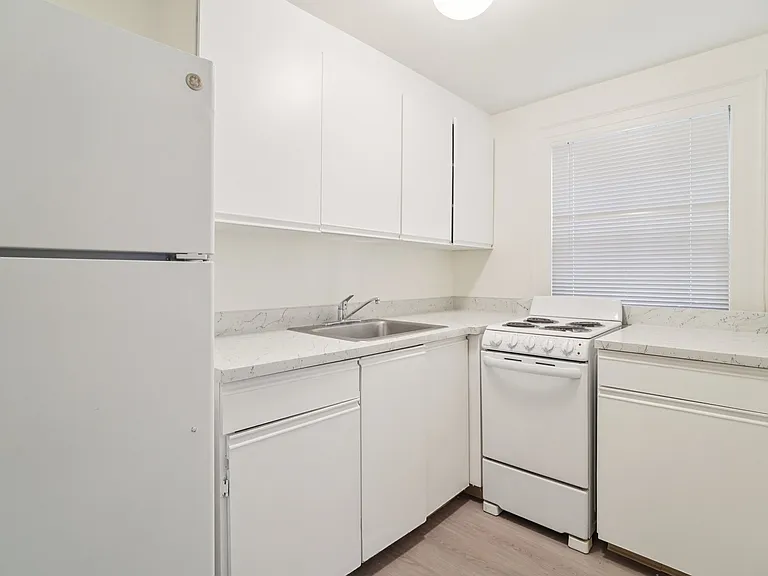 Texada Apartments — Photo 9