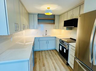 113 W Wisconsin Ave, Pewaukee, WI 53072