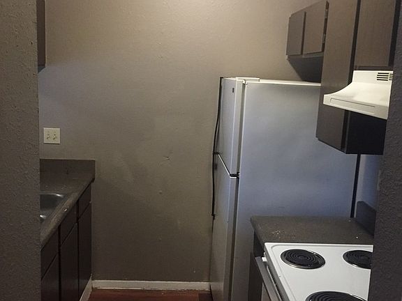 3rd image of 3402 Lynridge Dr #10 A