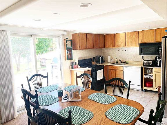 3rd image of 72 Fireside Ln