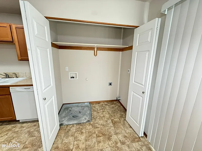 1900 Wellington Dr — Photo 8