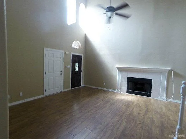 Building Photo - 204 San Saba St