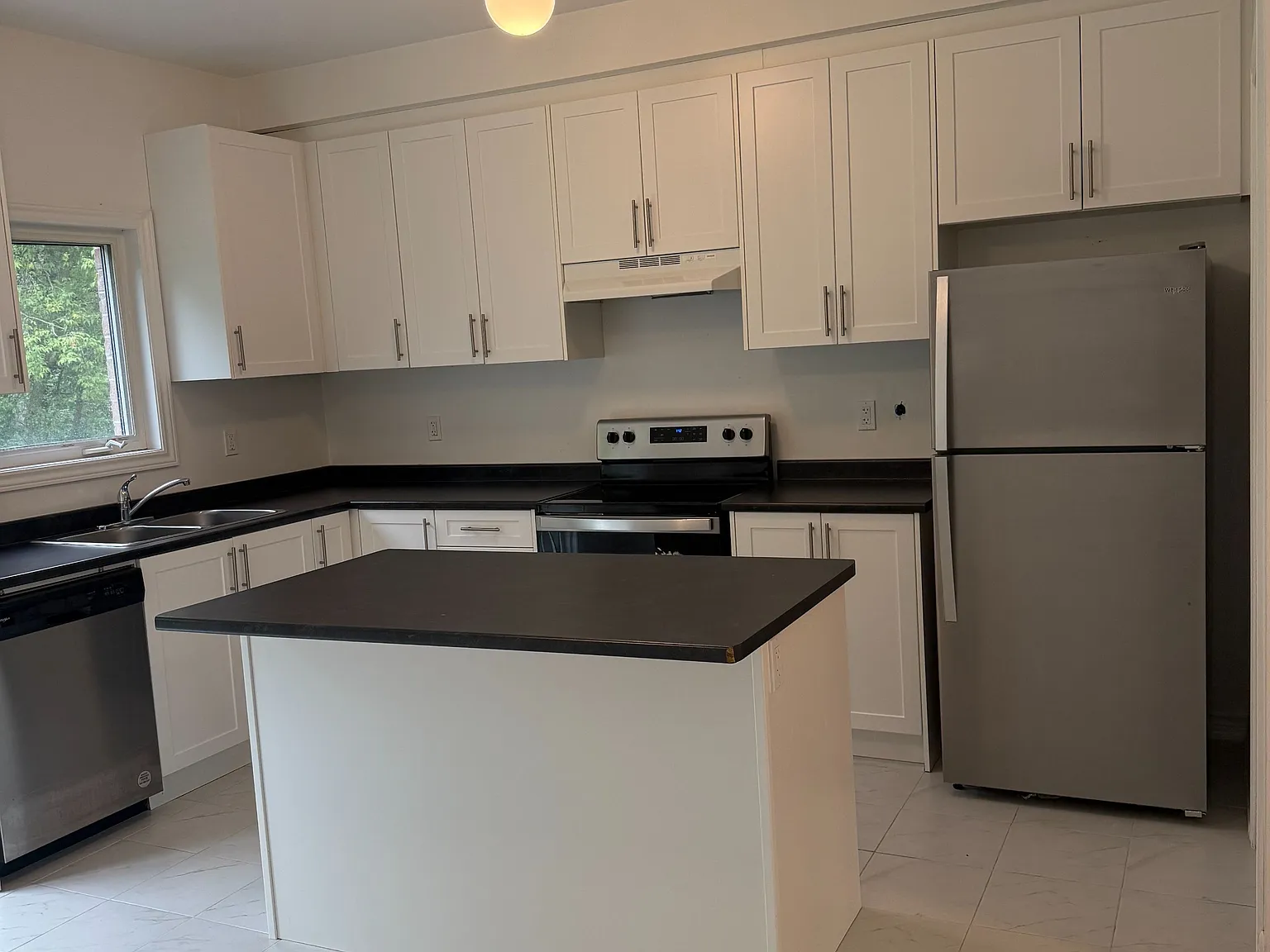 4 bed, $2,750 — Photo 4