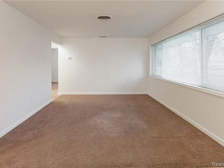 31733 Kathryn St — Photo 14