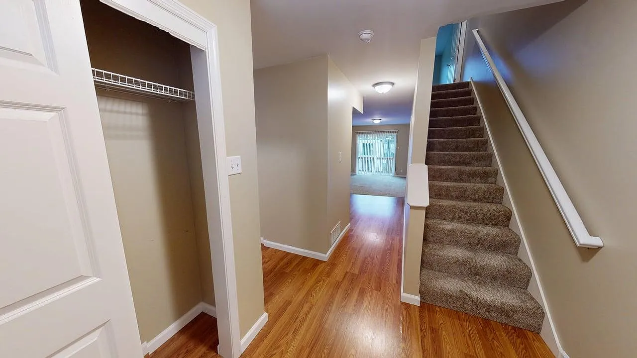 2 bed, 1.5 bath, 1490 sqft, $1,595 — Photo 3