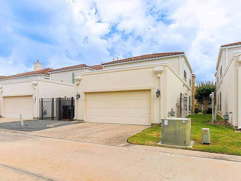13417 Preston Cliff Ct — Photo 38