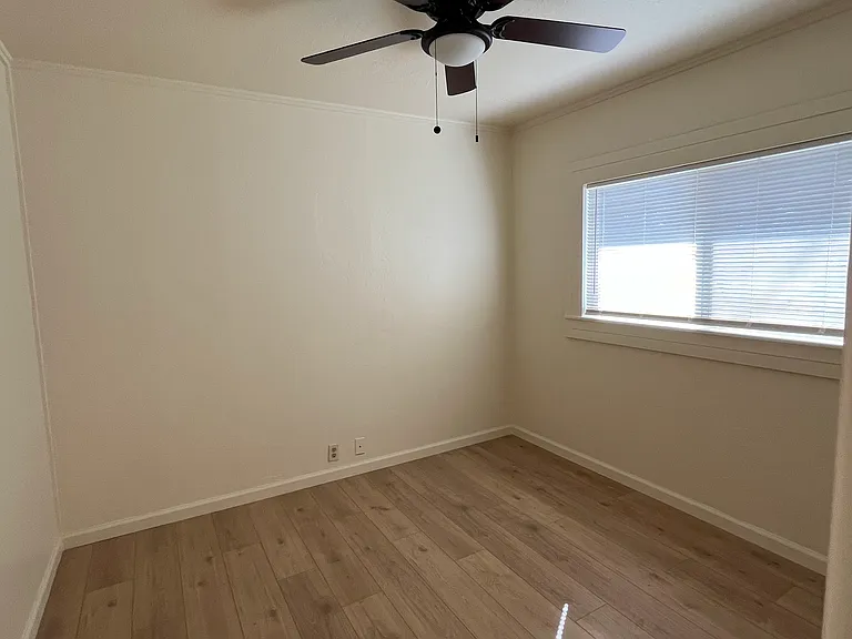 18 N Oregon St — Photo 4