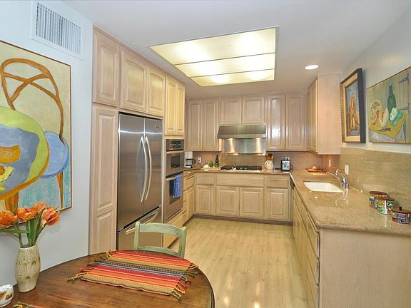 5th image of 885 S Orange Grove Blvd APT 28