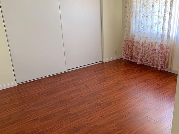 3rd image of 3012 E Pinefalls Dr