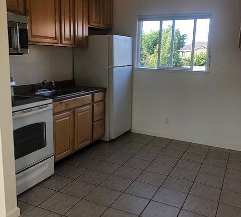 4th image of 7415 Thornton Ave