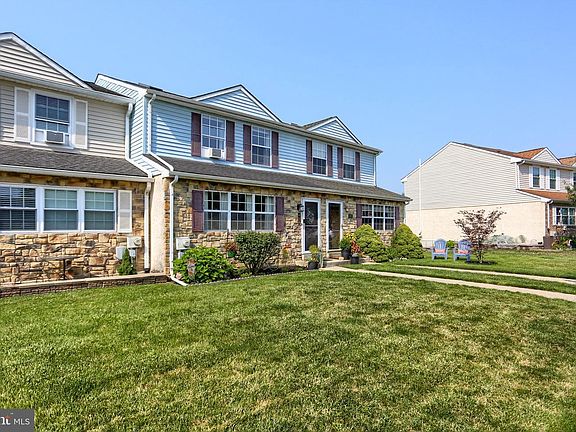 4th image of 478 Devon Ct #449