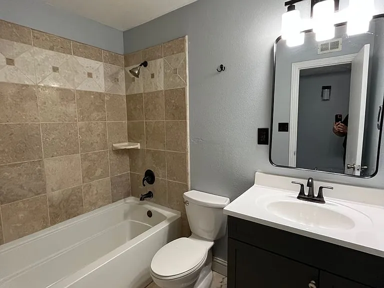 401 N Santa Ana St — Photo 10