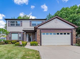 1270 Robin Dr, Elk Grove Village, IL 60007