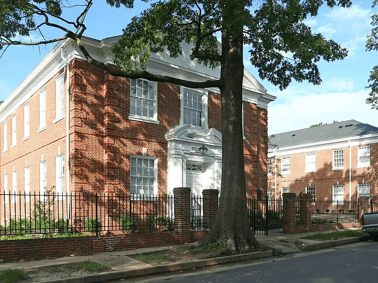 Parkwood Apartments — Photo 6