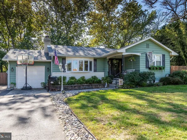 176 Fairfax Dr, Cinnaminson, NJ 08077