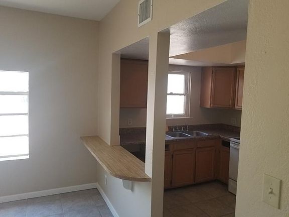 3rd image of 502 N Cameron Ave