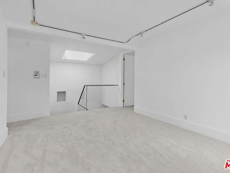 305 S Bedford Dr — Photo 13
