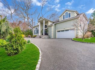 41 Hillside Ln, Syosset, NY 11791