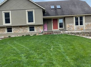 4070 SW Pendant Dr, Lees Summit, MO 64082