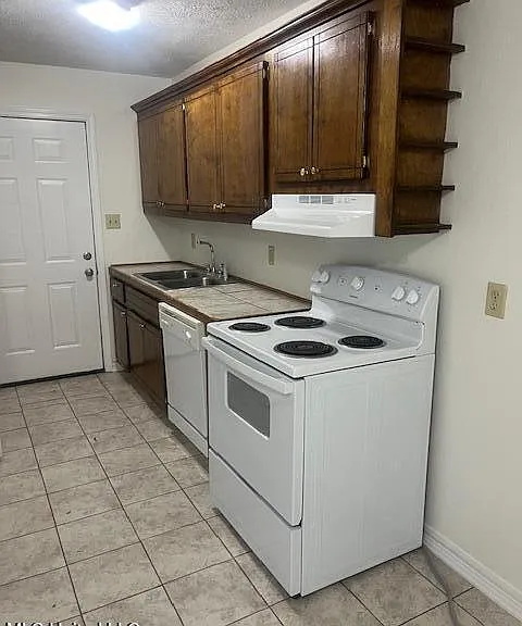 1000 Lucas Ln — Photo 3