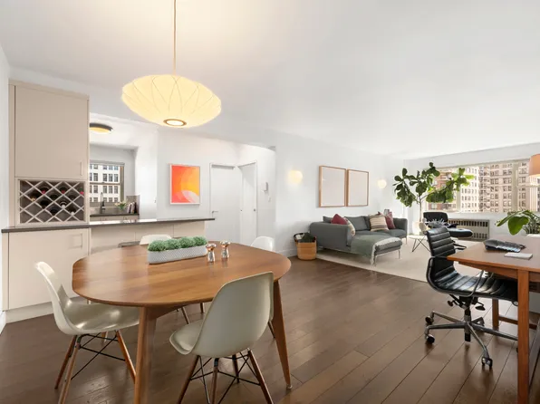40 East 9th Street image 1 of 18