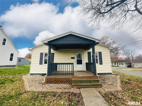 686 W Lebanon St, Nashville, IL 62263