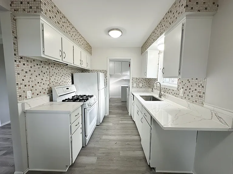 4236 Joliet Ave — Photo 4