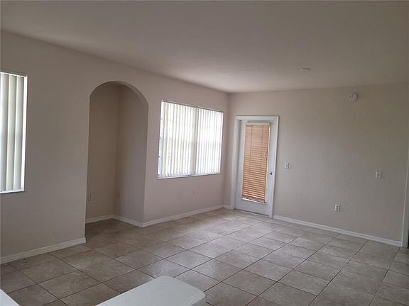 3rd image of 1901 Belmont Ln