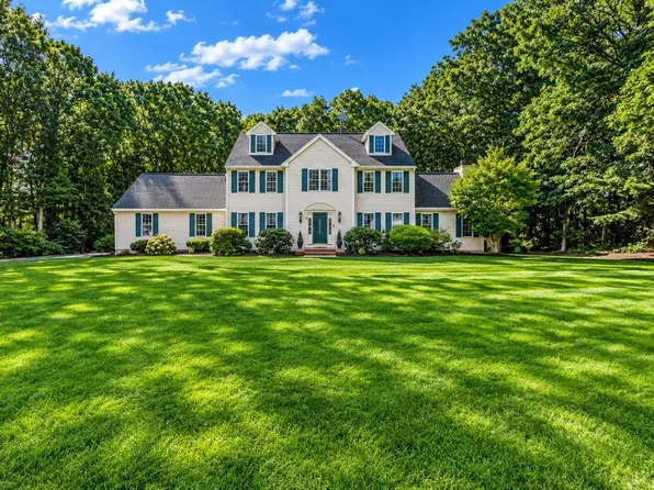 4 Dorset Ln, East Walpole, MA 02032