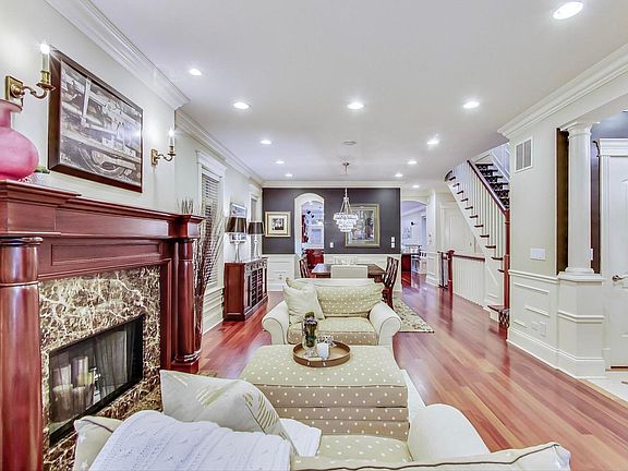5th image of 3422 N Hoyne Ave