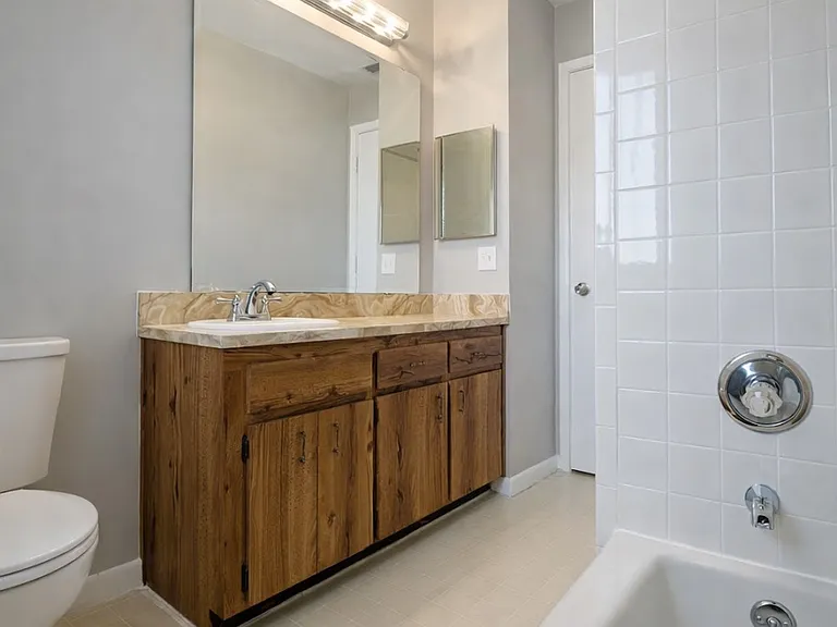 11511 Grove Ln — Photo 8