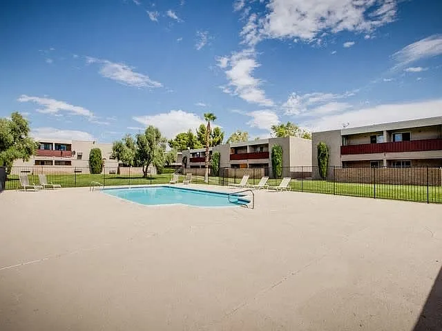 Pennwood Place swimming pool