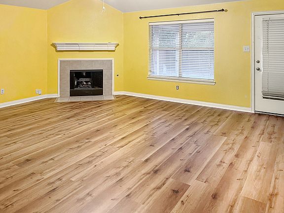 4th image of 402 Calvary Dr